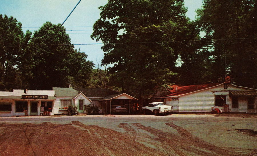 Klinger Lake Shopping Center (Klinger Lake Lunch) - Vintage Postcard
